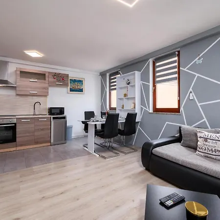 2 Bedroom Lovely In * Pula