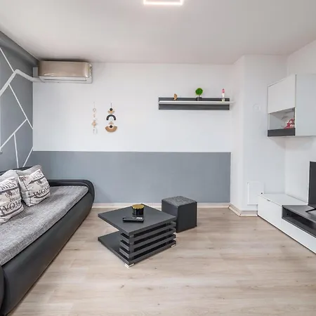 2 Bedroom Lovely In * Pula